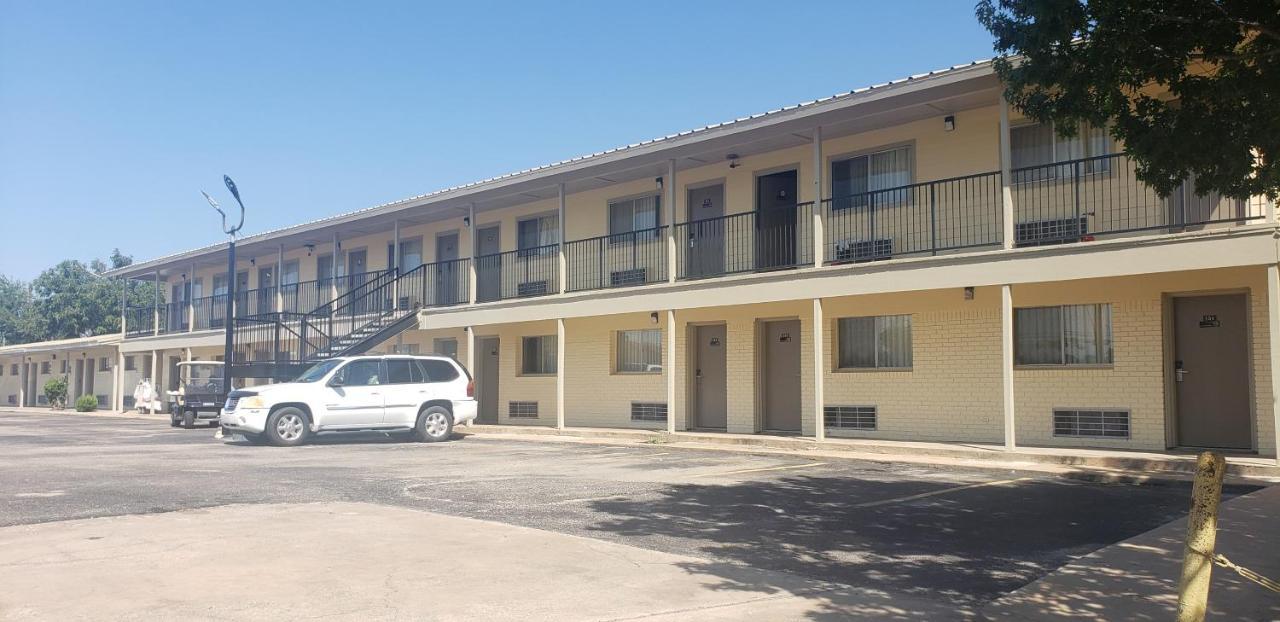 Gold Key Inn Brady Ngoại thất bức ảnh