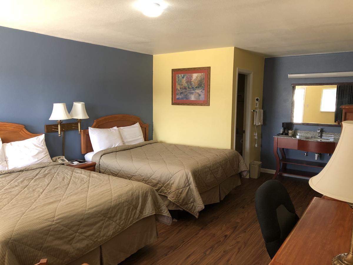 Gold Key Inn Brady Ngoại thất bức ảnh